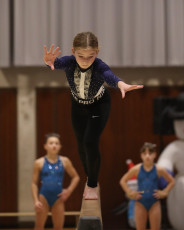 2023-12-09 Warm-up Women Poussines and Open Balance beam at CGC Bettembourg 2023 (Martin Rulsch) 006