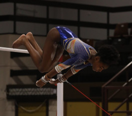 2023-12-09 Warm-up Women Benjamines and Jeunes Espoirs Balance beam Uneven bars at CGC Bettembourg 2023 (Martin Rulsch) 017