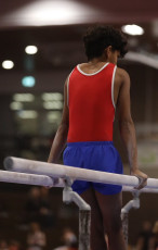 2023-12-10 Warm-up Men Poussines, Benjamines and Minimes Parallel bars at CGC Bettembourg 2023 (Martin Rulsch) 063