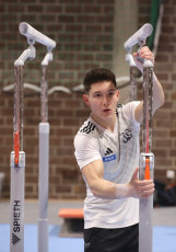 2023-12-10 Warm-up Men Jeunes Espoirs and Open Parallel bars at CGC Bettembourg 2023 (Martin Rulsch) 012