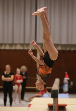 2023-12-09 Warm-up Women Poussines and Open Balance beam at CGC Bettembourg 2023 (Martin Rulsch) 377