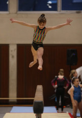 2023-12-09 Warm-up Women Benjamines and Jeunes Espoirs Balance beam Balance beam at CGC Bettembourg 2023 (Martin Rulsch) 005