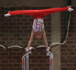 2023-12-10 Competition Men Poussines, Benjamines and Minimes Parallel bars at CGC Bettembourg 2023 (Martin Rulsch) 050