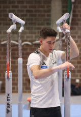 2023-12-10 Warm-up Men Jeunes Espoirs and Open Parallel bars at CGC Bettembourg 2023 (Martin Rulsch) 011
