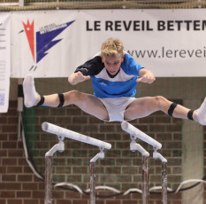 2023-12-10 Warm-up Men Jeunes Espoirs and Open Parallel bars at CGC Bettembourg 2023 (Martin Rulsch) 007