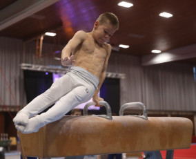 2023-12-10 Warm-up Men Poussines, Benjamines and Minimes Pommel horse at CGC Bettembourg 2023 (Martin Rulsch) 063