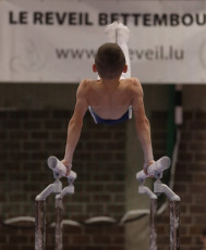 2023-12-10 Warm-up Men Poussines, Benjamines and Minimes Parallel bars at CGC Bettembourg 2023 (Martin Rulsch) 095