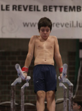 2023-12-10 Warm-up Men Poussines, Benjamines and Minimes Parallel bars at CGC Bettembourg 2023 (Martin Rulsch) 027