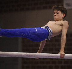 2023-12-10 Warm-up Men Poussines, Benjamines and Minimes Parallel bars at CGC Bettembourg 2023 (Martin Rulsch) 023