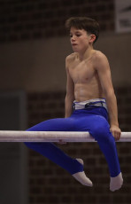 2023-12-10 Warm-up Men Poussines, Benjamines and Minimes Parallel bars at CGC Bettembourg 2023 (Martin Rulsch) 022