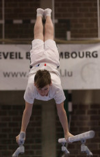 2023-12-10 Warm-up Men Poussines, Benjamines and Minimes Parallel bars at CGC Bettembourg 2023 (Martin Rulsch) 013