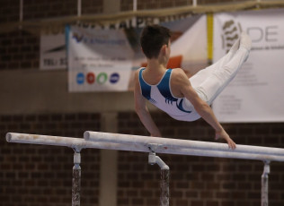 2023-12-10 Warm-up Men Poussines, Benjamines and Minimes Parallel bars at CGC Bettembourg 2023 (Martin Rulsch) 001