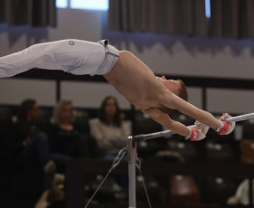 2023-12-10 Warm-up Men Poussines, Benjamines and Minimes Horizontal bar at CGC Bettembourg 2023 (Martin Rulsch) 090
