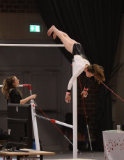 2023-12-09 Competition Women Benjamines and Jeunes Espoirs Uneven bars at CGC Bettembourg 2023 (Martin Rulsch) 095