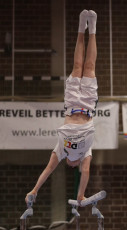 2023-12-10 Warm-up Men Poussines, Benjamines and Minimes Parallel bars at CGC Bettembourg 2023 (Martin Rulsch) 017