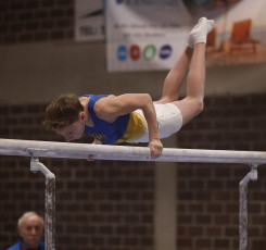 2023-12-10 Warm-up Men Poussines, Benjamines and Minimes Parallel bars at CGC Bettembourg 2023 (Martin Rulsch) 009