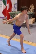 2023-12-09 Training Men 9 December Vault at CGC Bettembourg 2023 (Martin Rulsch) 22