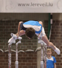 2023-12-10 Warm-up Men Jeunes Espoirs and Open Parallel bars at CGC Bettembourg 2023 (Martin Rulsch) 085