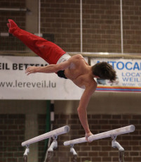 2023-12-10 Warm-up Men Jeunes Espoirs and Open Parallel bars at CGC Bettembourg 2023 (Martin Rulsch) 059