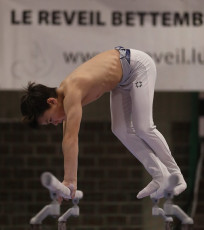 2023-12-10 Warm-up Men Poussines, Benjamines and Minimes Parallel bars at CGC Bettembourg 2023 (Martin Rulsch) 099