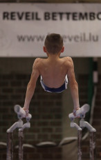 2023-12-10 Warm-up Men Poussines, Benjamines and Minimes Parallel bars at CGC Bettembourg 2023 (Martin Rulsch) 085