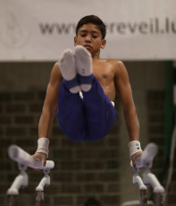 2023-12-10 Warm-up Men Poussines, Benjamines and Minimes Parallel bars at CGC Bettembourg 2023 (Martin Rulsch) 074