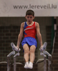 2023-12-10 Warm-up Men Poussines, Benjamines and Minimes Parallel bars at CGC Bettembourg 2023 (Martin Rulsch) 068