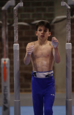 2023-12-10 Warm-up Men Poussines, Benjamines and Minimes Parallel bars at CGC Bettembourg 2023 (Martin Rulsch) 030