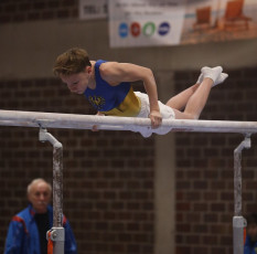 2023-12-10 Warm-up Men Poussines, Benjamines and Minimes Parallel bars at CGC Bettembourg 2023 (Martin Rulsch) 010