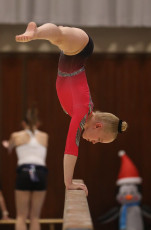 2023-12-09 Warm-up Women Poussines and Open Balance beam at CGC Bettembourg 2023 (Martin Rulsch) 230