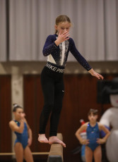 2023-12-09 Warm-up Women Poussines and Open Balance beam at CGC Bettembourg 2023 (Martin Rulsch) 005