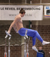2023-12-10 Warm-up Men Jeunes Espoirs and Open Parallel bars at CGC Bettembourg 2023 (Martin Rulsch) 024