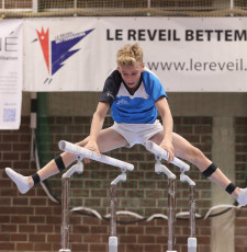 2023-12-10 Warm-up Men Jeunes Espoirs and Open Parallel bars at CGC Bettembourg 2023 (Martin Rulsch) 008