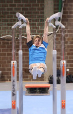 2023-12-10 Warm-up Men Jeunes Espoirs and Open Parallel bars at CGC Bettembourg 2023 (Martin Rulsch) 005