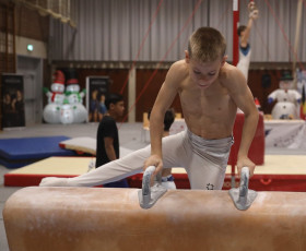 2023-12-10 Warm-up Men Poussines, Benjamines and Minimes Pommel horse at CGC Bettembourg 2023 (Martin Rulsch) 087