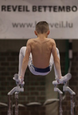 2023-12-10 Warm-up Men Poussines, Benjamines and Minimes Parallel bars at CGC Bettembourg 2023 (Martin Rulsch) 082