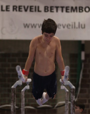 2023-12-10 Warm-up Men Poussines, Benjamines and Minimes Parallel bars at CGC Bettembourg 2023 (Martin Rulsch) 028