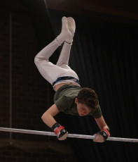 2023-12-10 Warm-up Men Poussines, Benjamines and Minimes Horizontal bar at CGC Bettembourg 2023 (Martin Rulsch) 006