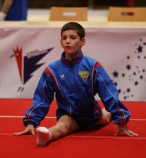 2023-12-10 Warm-up Men Poussines, Benjamines and Minimes Floor exercise at CGC Bettembourg 2023 (Martin Rulsch) 045