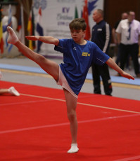 2023-12-10 Warm-up Men Poussines, Benjamines and Minimes Floor exercise at CGC Bettembourg 2023 (Martin Rulsch) 005