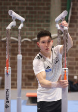 2023-12-10 Warm-up Men Jeunes Espoirs and Open Parallel bars at CGC Bettembourg 2023 (Martin Rulsch) 012