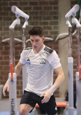 2023-12-10 Warm-up Men Jeunes Espoirs and Open Parallel bars at CGC Bettembourg 2023 (Martin Rulsch) 010