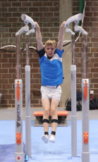 2023-12-10 Warm-up Men Jeunes Espoirs and Open Parallel bars at CGC Bettembourg 2023 (Martin Rulsch) 004