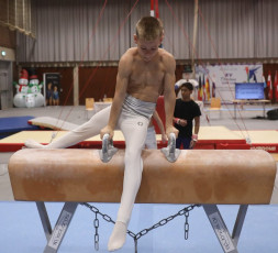 2023-12-10 Warm-up Men Poussines, Benjamines and Minimes Pommel horse at CGC Bettembourg 2023 (Martin Rulsch) 094