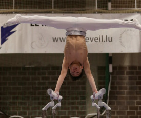 2023-12-10 Warm-up Men Poussines, Benjamines and Minimes Parallel bars at CGC Bettembourg 2023 (Martin Rulsch) 101