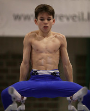 2023-12-10 Warm-up Men Poussines, Benjamines and Minimes Parallel bars at CGC Bettembourg 2023 (Martin Rulsch) 037