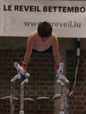 2023-12-10 Warm-up Men Poussines, Benjamines and Minimes Parallel bars at CGC Bettembourg 2023 (Martin Rulsch) 029